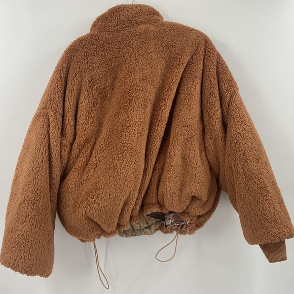 Sold❌❌❌American Eagle Pink and brown floral fuzzy reversible jacket - Picture 7 of 7